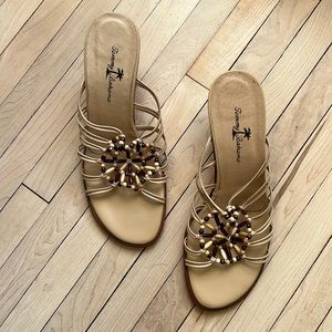 Brand - Tommy Bahama; Size - 7.5; Color - Natural